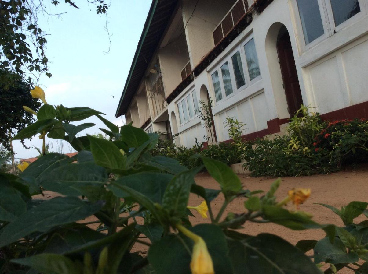 New Rest House Sea View Hotel Negombo Exterior photo